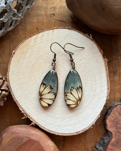 Teardrop Daisies smoke blue